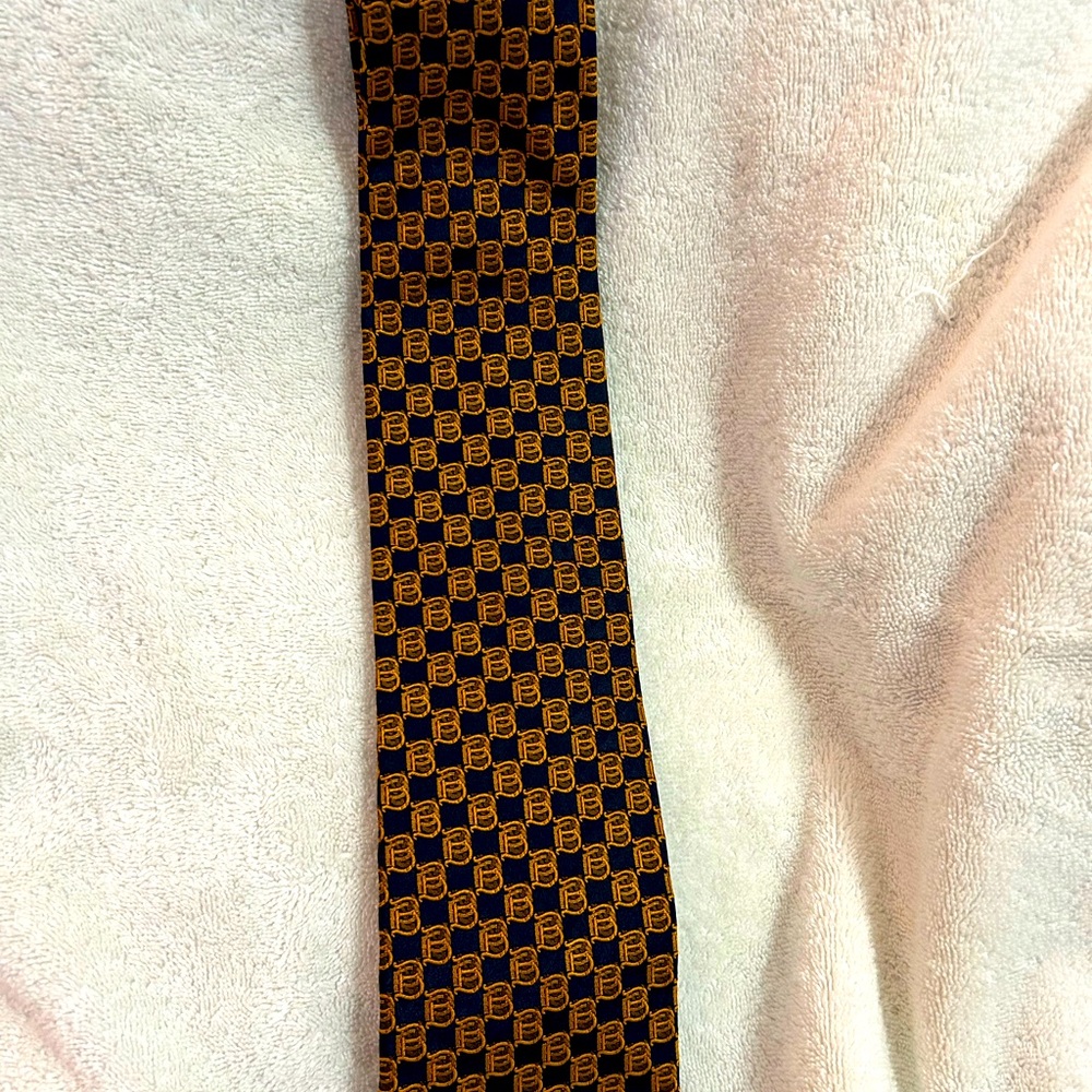 Beautiful Men’s Burberry Tie…..59 ships next day from a five star posher!